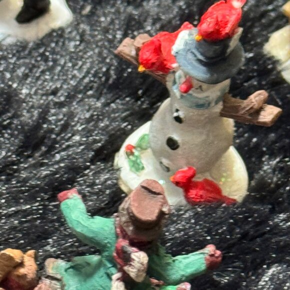 Charming Holiday Miniature Set Featuring 20+ Figurines & Accessories - Picture 9 of 10